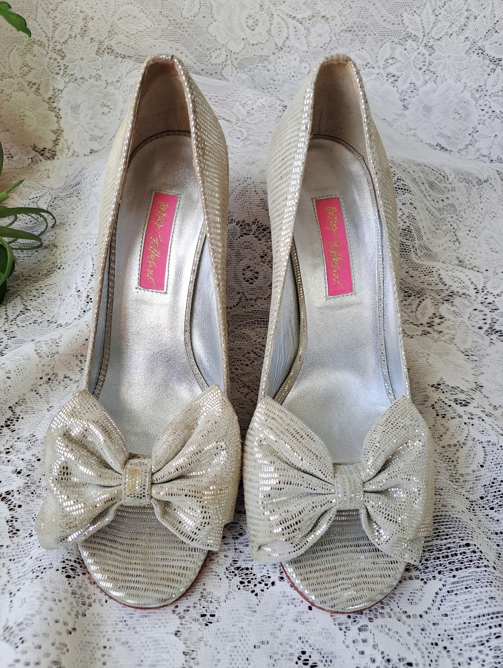Rare Betsey Johnson Peep Toe Sparkling Silver Wedge Heels w Bows 8.5 M Evening